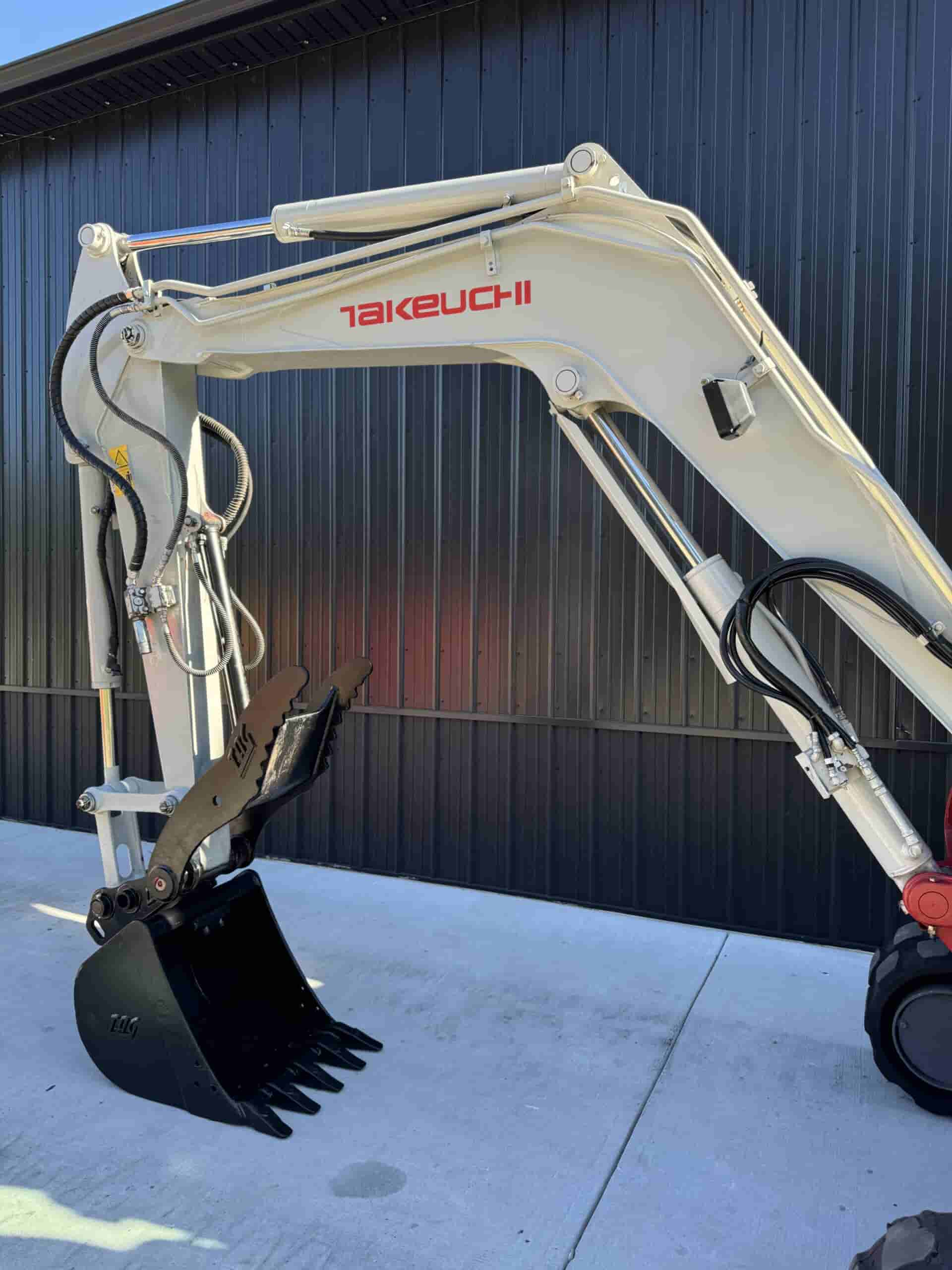 2018 TAKEUCHI TB260
